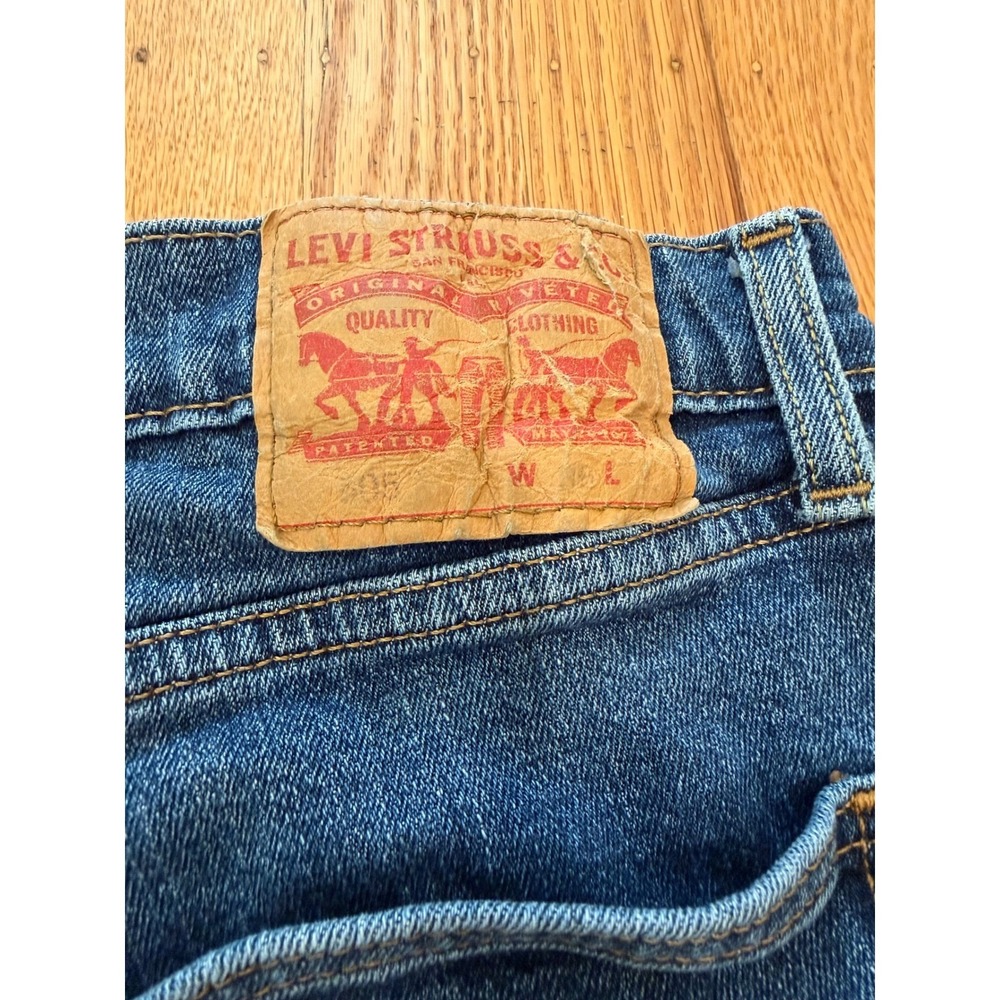 Levi's 505‎ Regular Fit Medium Wash Distressed Jeans Mens W36 L32 - Picture 4 of 4